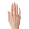 Michelle - Złoty pierścionek z szafirem i diamentami na palcu