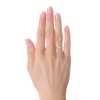 Kate - Złoty pierścionek z akwamarynem i diamentami na palcu